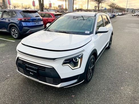 Certified 2024 Kia Niro EX image 3