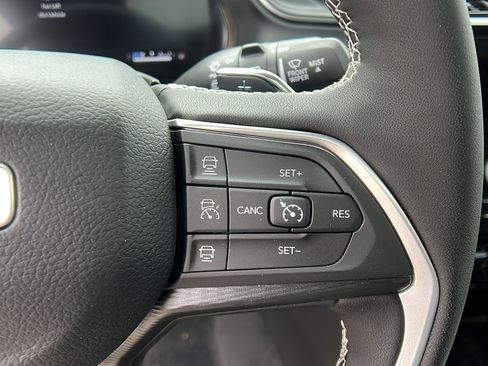 New 2025 Jeep Grand Cherokee L Altitude image 23