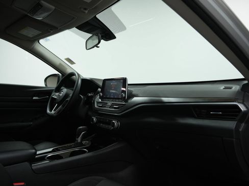 Used 2024 Nissan Altima 2.5 SV image 18