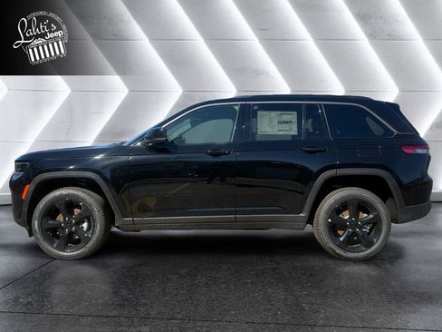 New 2026 Jeep Grand Cherokee Limited w/ Limited Altitude Package AWD/4WD image 3