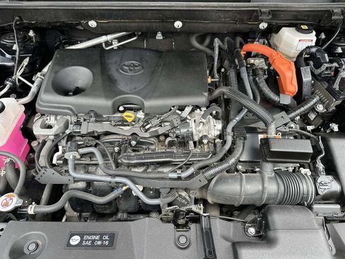 Used 2022 Toyota RAV4 SE w/ Convenience Package image 11