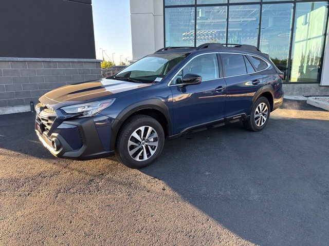 Used 2025 Subaru Outback Premium AWD/4WD image 2