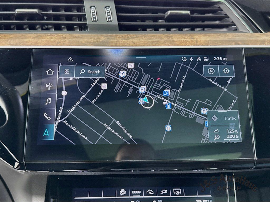 Used 2022 Audi e-tron Premium AWD/4WD image 19