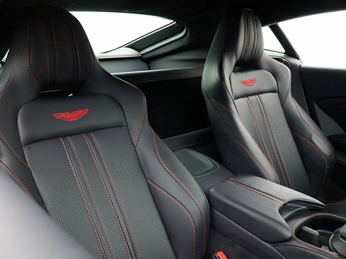 Used 2023 Aston Martin V8 Vantage Coupe RWD image 35