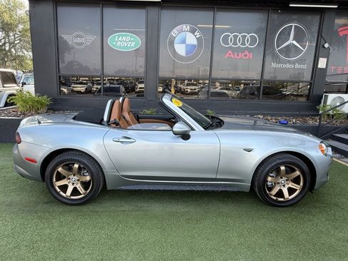 Used 2017 FIAT 124 Spider Lusso RWD image 8