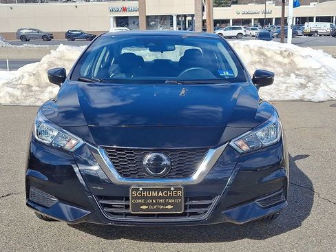 Used 2020 Nissan Versa SV image 2