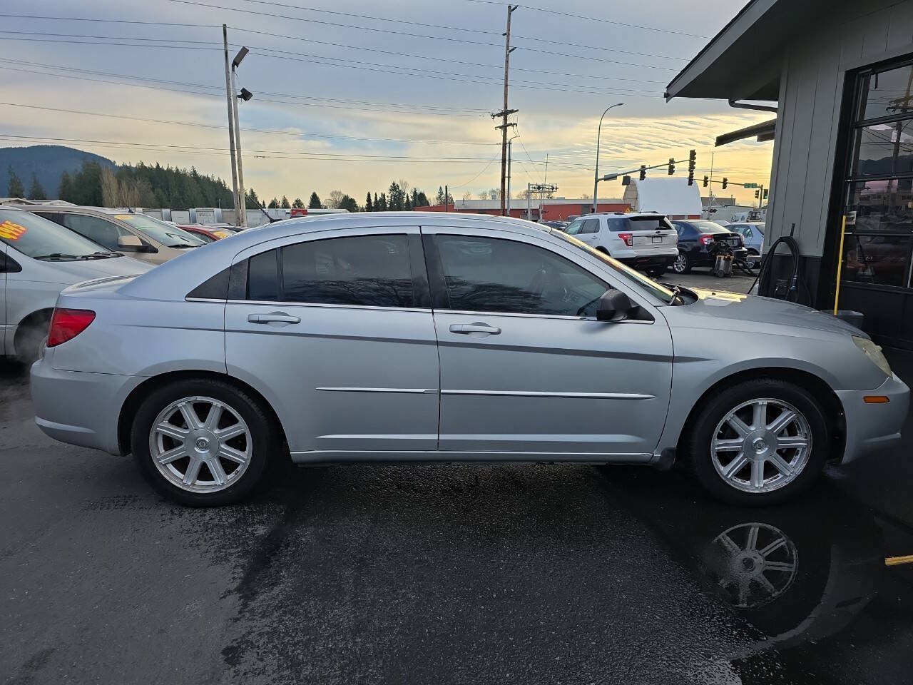 Used 2008 Chrysler Sebring Touring FWD image 4
