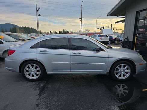 Used 2008 Chrysler Sebring Touring FWD image 4