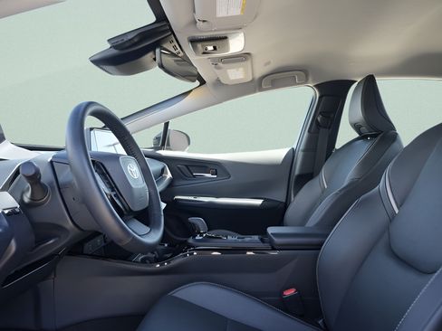 Used 2025 Toyota Prius XLE FWD image 23