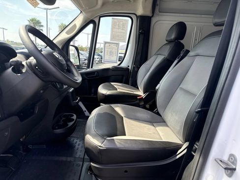 Used 2025 RAM ProMaster 2500 w/ Convenience Group FWD image 17