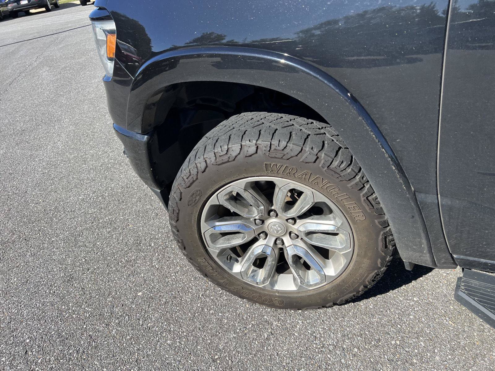 Used 2022 RAM 1500 Laramie AWD/4WD image 12