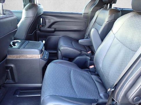 Used 2025 Toyota Sienna Platinum image 10