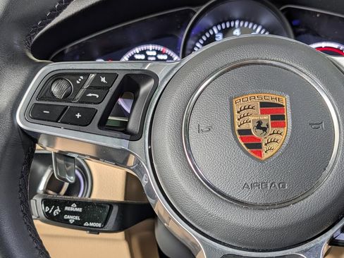 Certified 2023 Porsche Cayenne Platinum Edition image 35