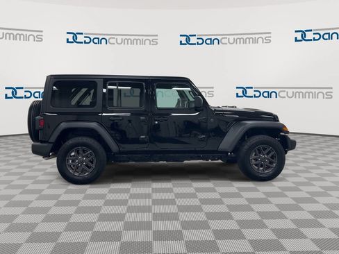 Used 2025 Jeep Wrangler Unlimited Sport AWD/4WD image 9