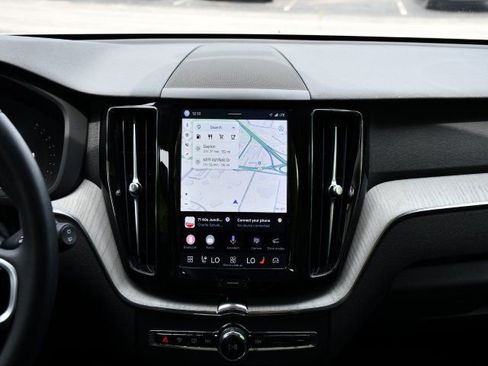 Certified 2025 Volvo XC60 B5 Plus AWD/4WD image 21