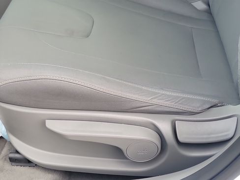 Certified 2025 Hyundai Elantra SEL FWD image 19