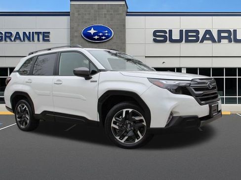 Used 2025 Subaru Forester Premium AWD/4WD image 4