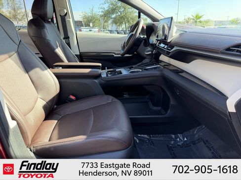Certified 2023 Toyota Sienna Platinum FWD image 15