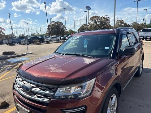 Used 2018 Ford Explorer XLT FWD image 6