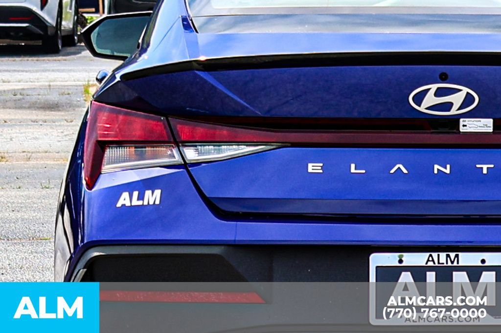 Used 2025 Hyundai Elantra Sport FWD image 12