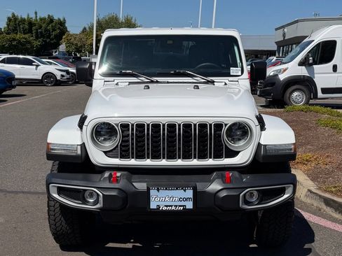 Used 2024 Jeep Wrangler Unlimited Sahara AWD/4WD image 3