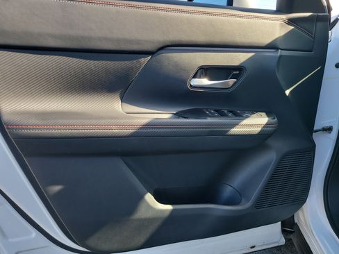 Used 2025 Nissan Kicks SR FWD image 13