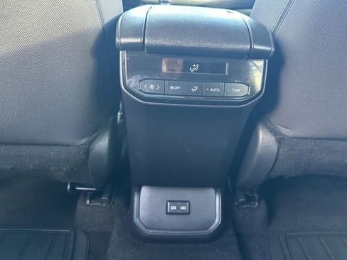 Used 2024 Toyota Highlander LE image 16
