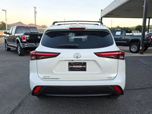 Used 2021 Toyota Highlander XLE FWD image 4