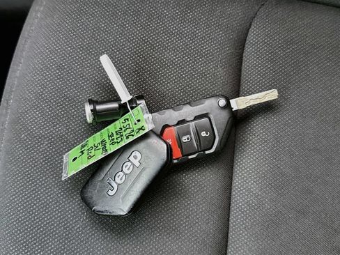 Used 2023 Jeep Wrangler Unlimited AWD/4WD image 28