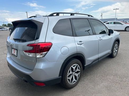 Used 2022 Subaru Forester Premium image 4