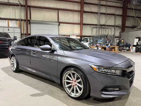 Used 2018 Honda Accord Sport image 2