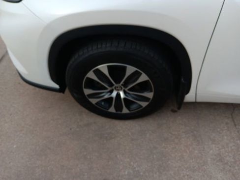 Used 2021 Toyota Highlander XLE image 36