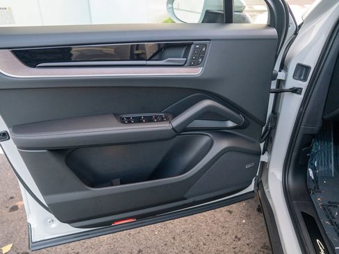 New 2026 Porsche Cayenne E-Hybrid image 10