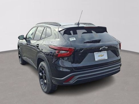 New 2026 Chevrolet Trax LT w/ Sunroof Package FWD image 3