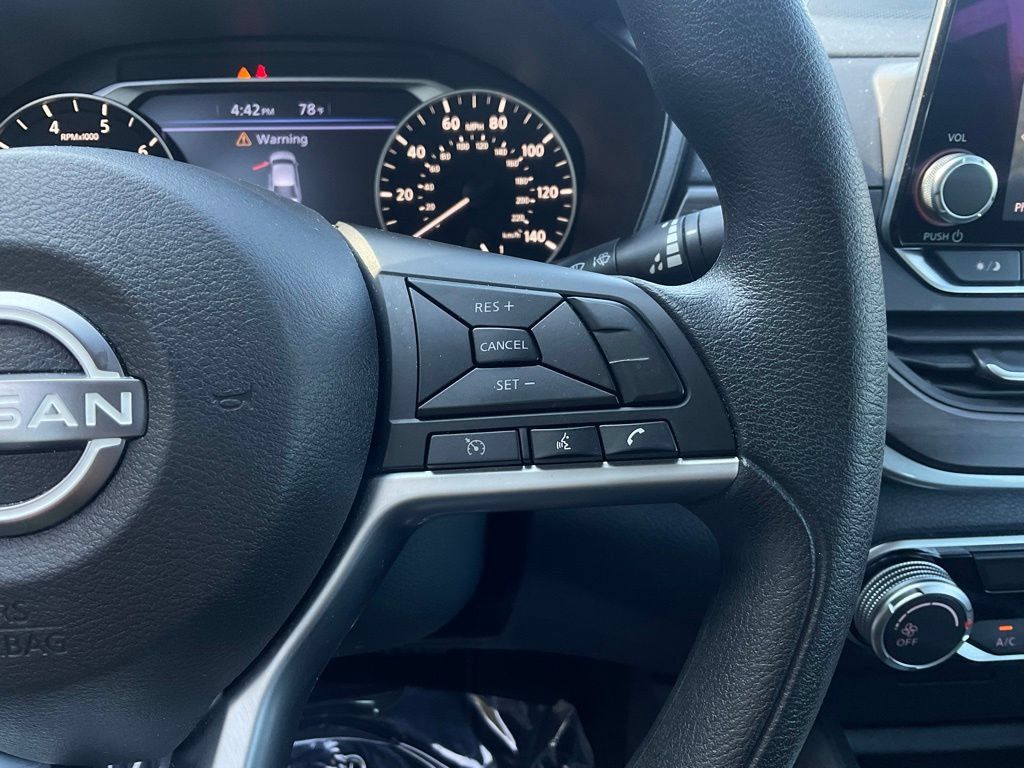 Used 2025 Nissan Altima 2.5 SV FWD image 12