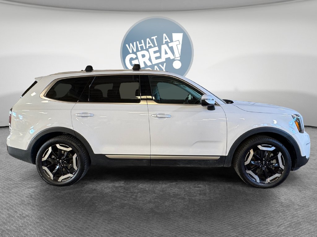 Certified 2024 Kia Telluride EX w/ EX Captain's Chair Package AWD/4WD image 2
