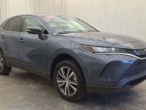 Used 2022 Toyota Venza LE image 5