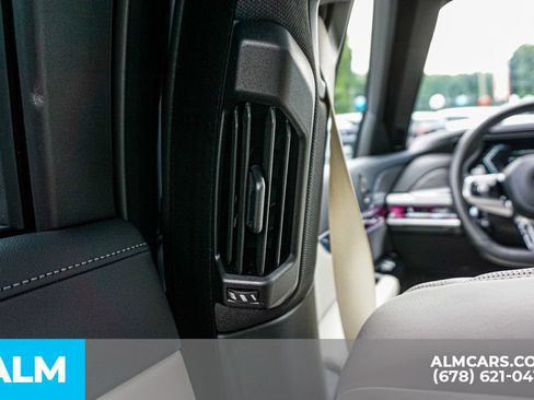 Used 2024 BMW 760i xDrive w/ Premium Package image 33