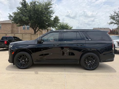 Used 2022 Cadillac Escalade Sport Platinum w/ LPO, ONYX Package AWD/4WD image 3