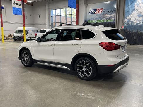 Used 2022 BMW X1 xDrive28i w/ Convenience Package AWD/4WD image 3