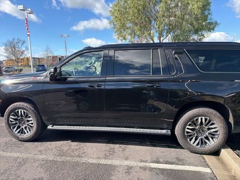 Used 2025 Chevrolet Suburban Z71 image 16