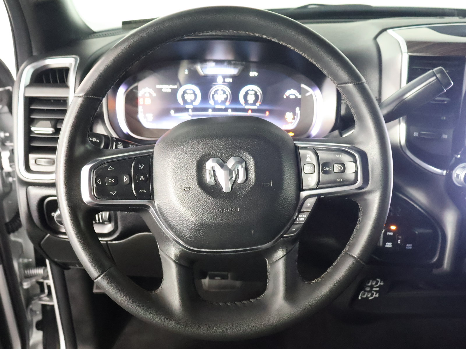 Used 2026 RAM 2500 Laramie AWD/4WD image 37