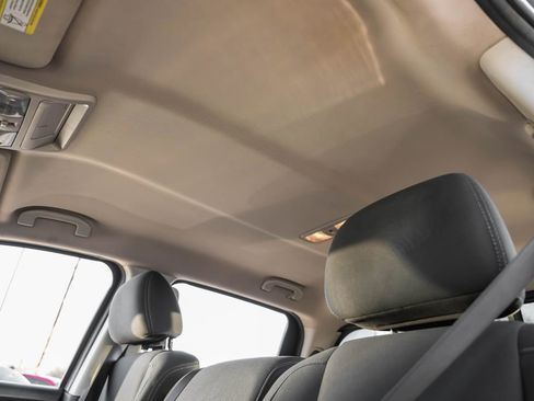 Used 2017 Nissan Titan SV image 28