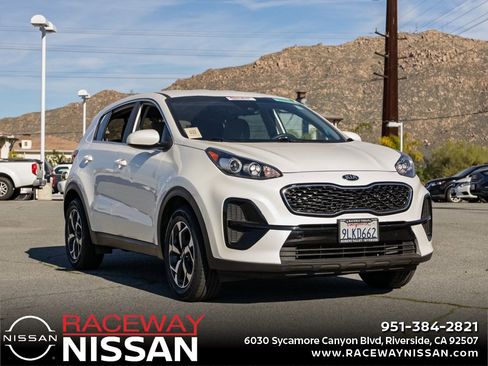 Used 2022 Kia Sportage LX image 1