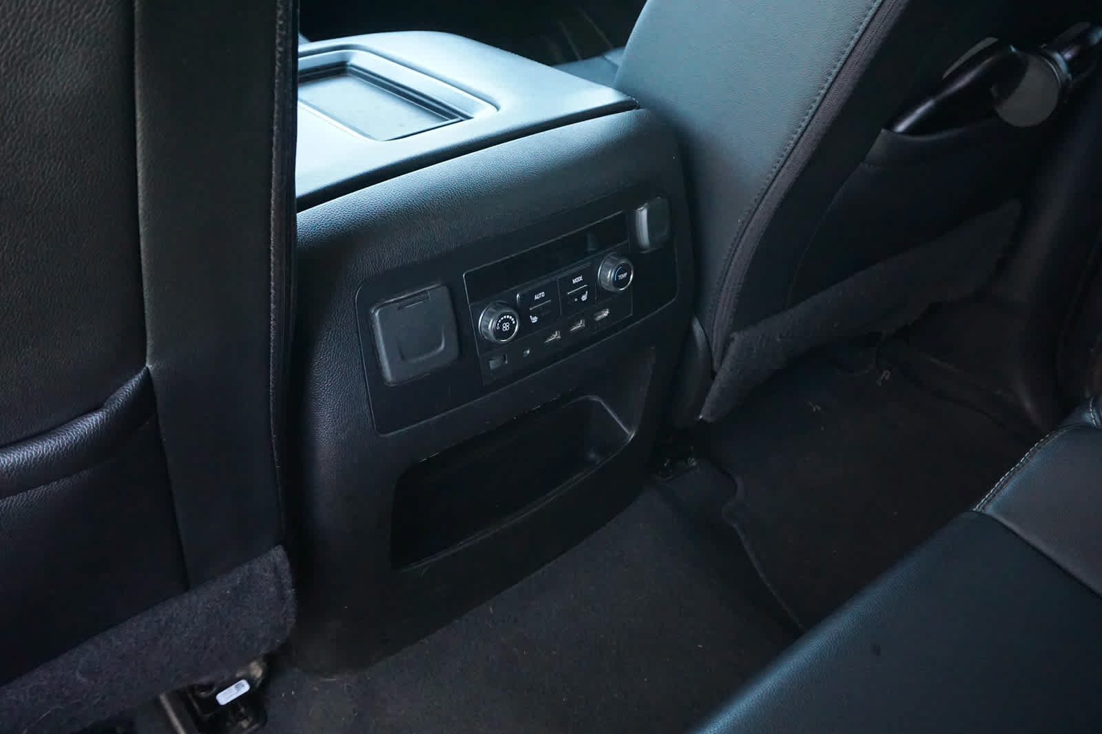 Used 2020 Chevrolet Suburban LT AWD/4WD image 38