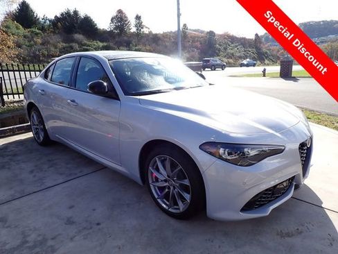 New 2025 Alfa Romeo Giulia Sprint w/ Driving Assist Package image 9