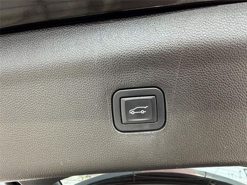 Used 2020 Buick Enclave Essence w/ Sport Touring Edition image 6