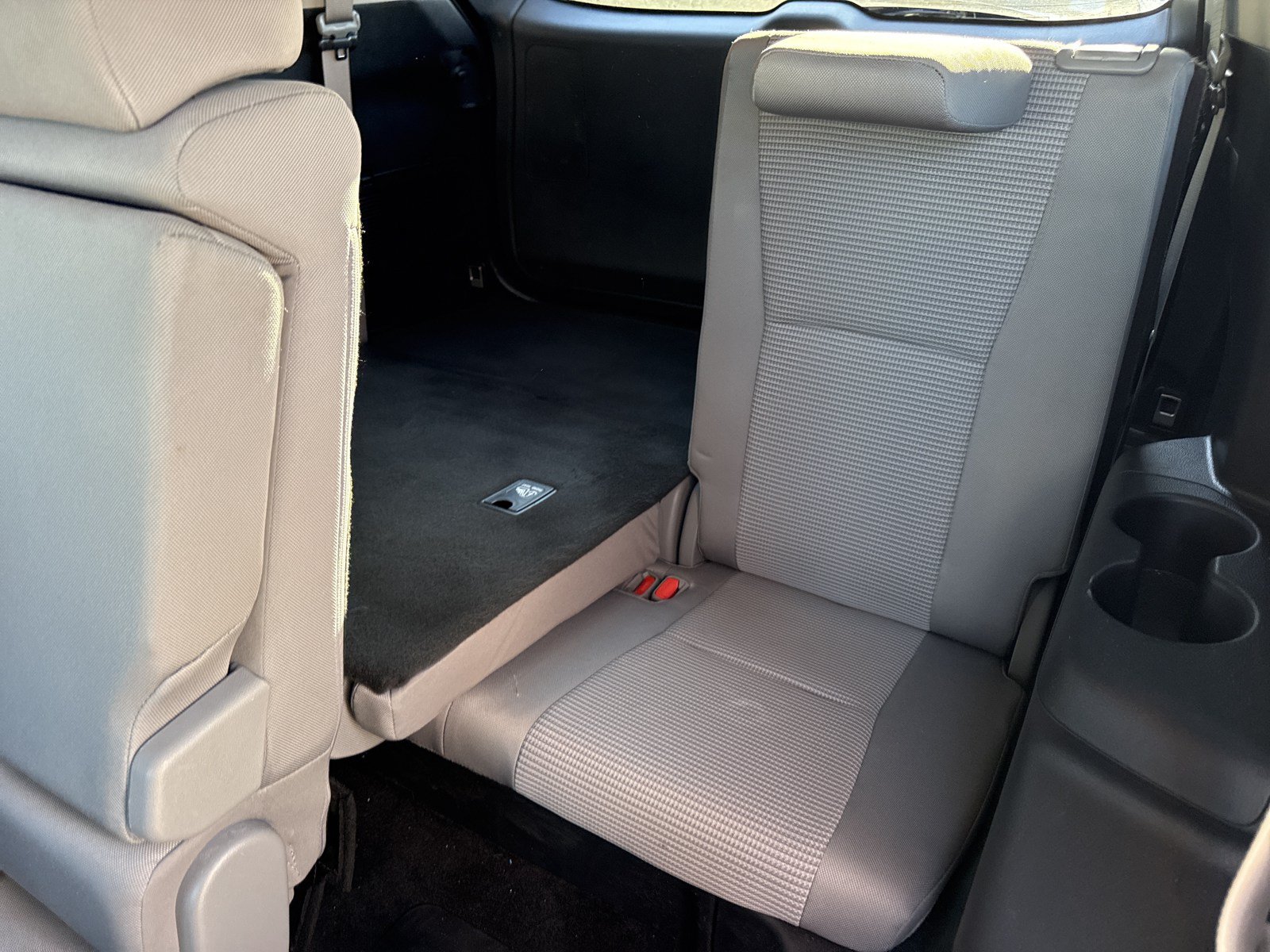 Used 2022 Toyota Highlander LE FWD image 15