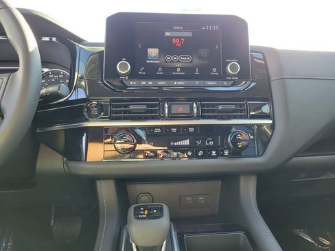 New 2025 Nissan Pathfinder SV image 9