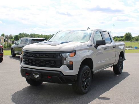 New 2026 Chevrolet Silverado 1500 Custom Trail Boss w/ LPO, Dark Essentials Package AWD/4WD image 4